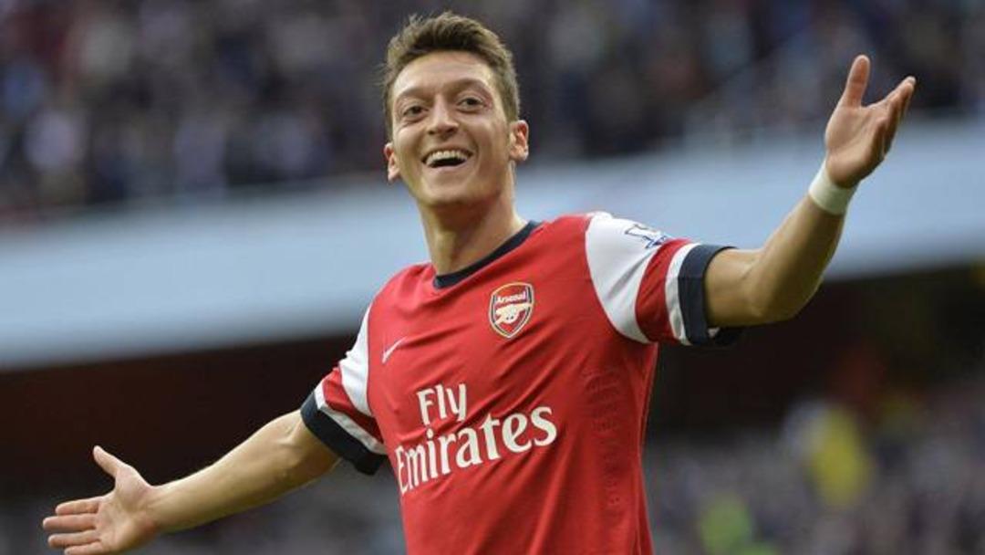 Mesut &Ouml;zil, T&uuml;rkiye'de forma giyeceği takımı a&ccedil;ıkladı!