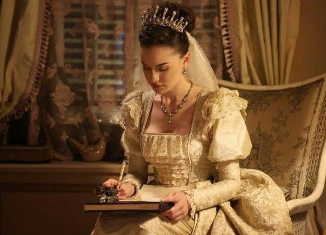 Türk dizilerinde bu zamana kadarki gördüğümüz en güzel gelinlikler 7