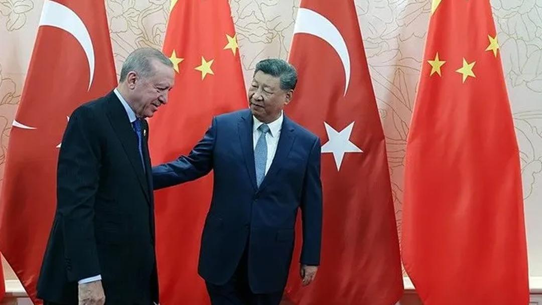 CHP liderinin Sinop taki sözlerine "Ah ülkem ne hallere kaldı" diyerek yanıt verdi: "Özgür Bey ne füzelerden ne balıkçılardan haberi var" 1