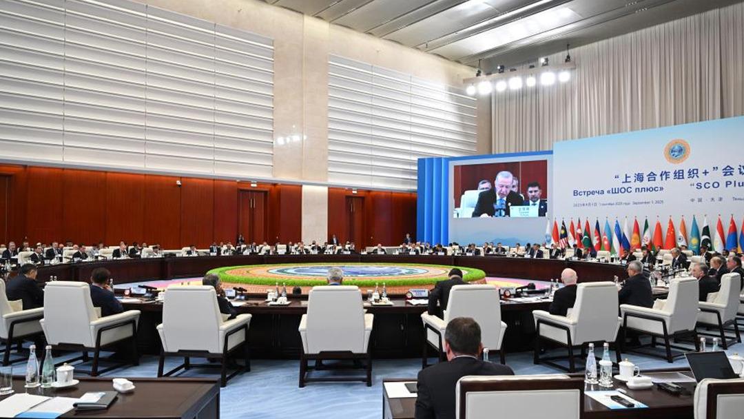 CHP liderinin Sinop taki sözlerine "Ah ülkem ne hallere kaldı" diyerek yanıt verdi: "Özgür Bey ne füzelerden ne balıkçılardan haberi var" 2