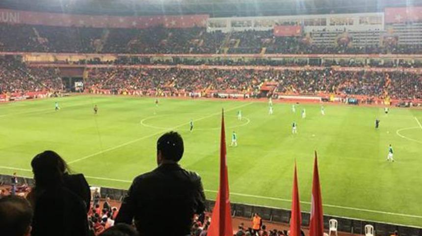 T&uuml;rkiye-İzlanda ma&ccedil;ında d&uuml;ş&uuml;nd&uuml;ren g&ouml;r&uuml;nt&uuml;