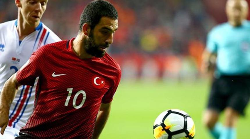 Galatasaray y&ouml;netimi Arda Turan'ın transferini tepkiler nedeniyle ger&ccedil;ekleştirmiyor