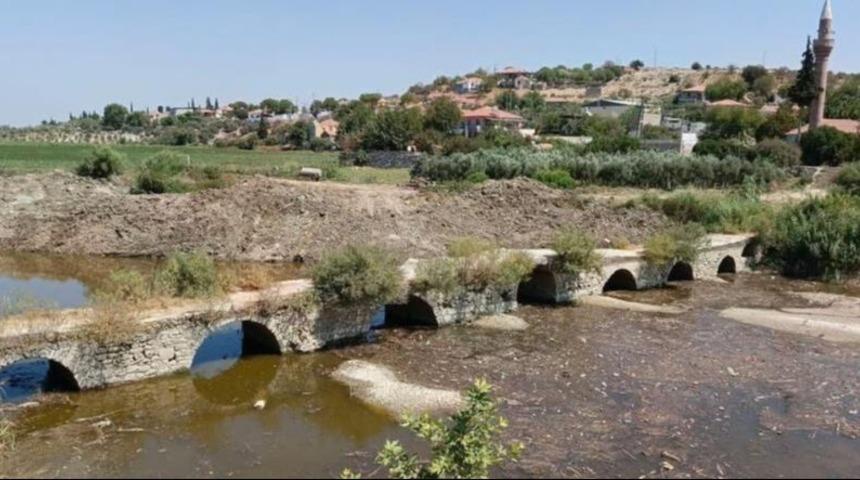 Tarihi köprü temizliğinde bulundu! Bizans dönemine ait çıktı