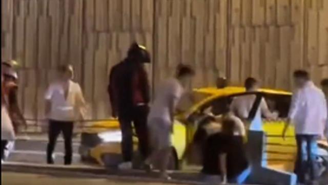 Yer: İstanbul! Ortalık bir anda savaş alanına döndü... Dört motosikletli kafasında kask parçaladı, meydan okumaya devam etti: Oğlum ben yıkılmam