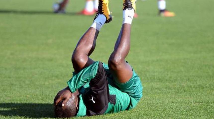 Bursaspor'da Badu sakatlandı ve antremanı yarıda bıraktı