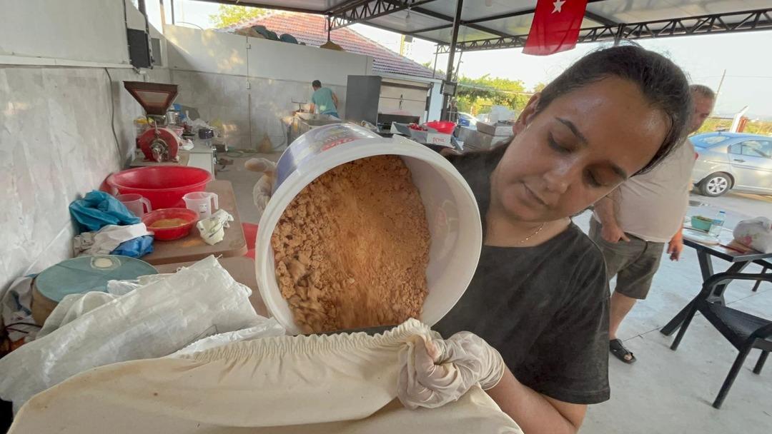 Üniversite mezunu genç kadın köyünde girişimci oldu: Üretim merkezi kurdu!  5