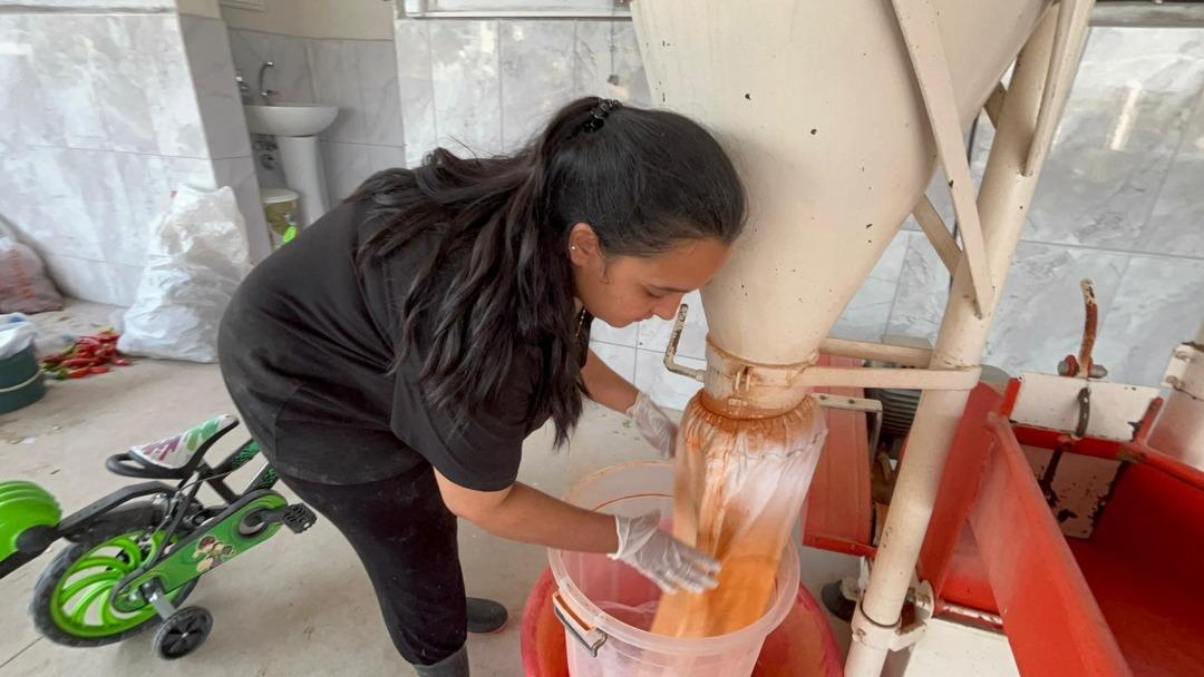 Üniversite mezunu genç kadın köyünde girişimci oldu: Üretim merkezi kurdu!  2