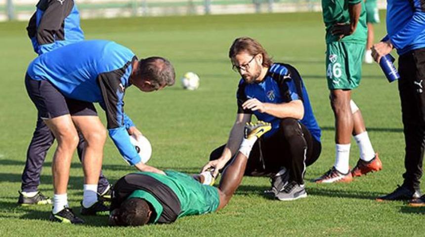 Bursaspor'da Badu 3 hafta yok