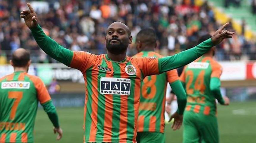 Vagner Love: Milli takım kampına kız arkadaşımla geldim
