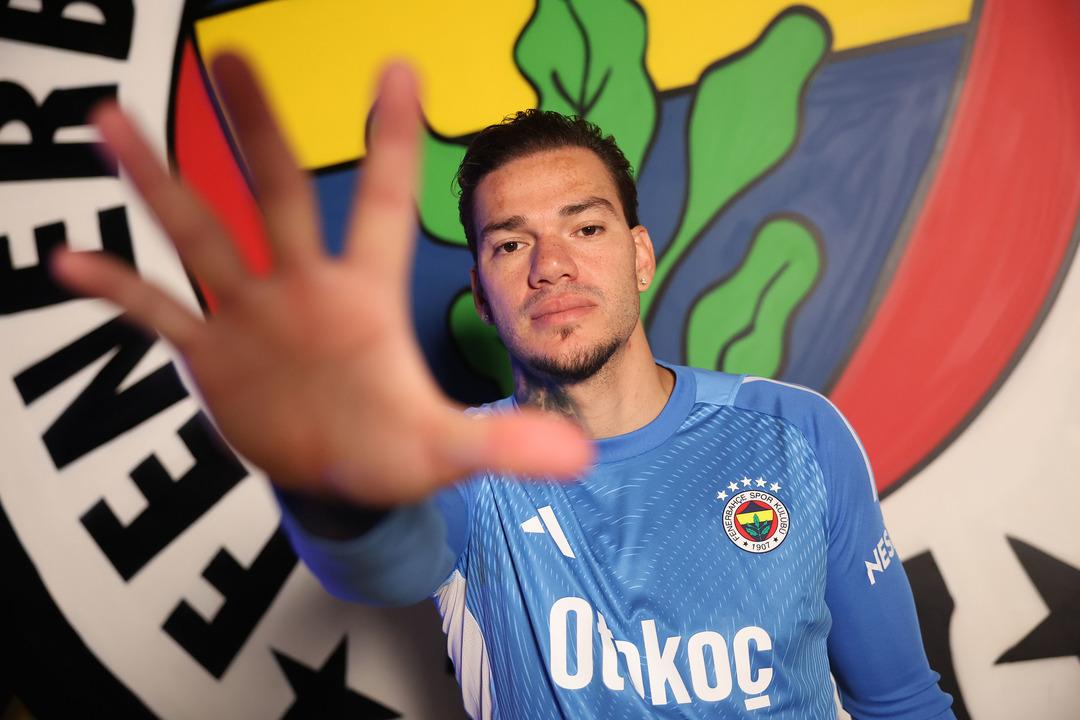 Ederson formayı giydi pozunu verdi! İşte Fenerbahçe de giyeceği forma numarası 1