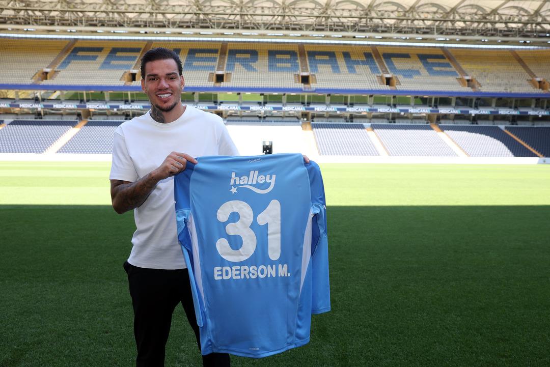 Ederson formayı giydi pozunu verdi! İşte Fenerbahçe de giyeceği forma numarası 3