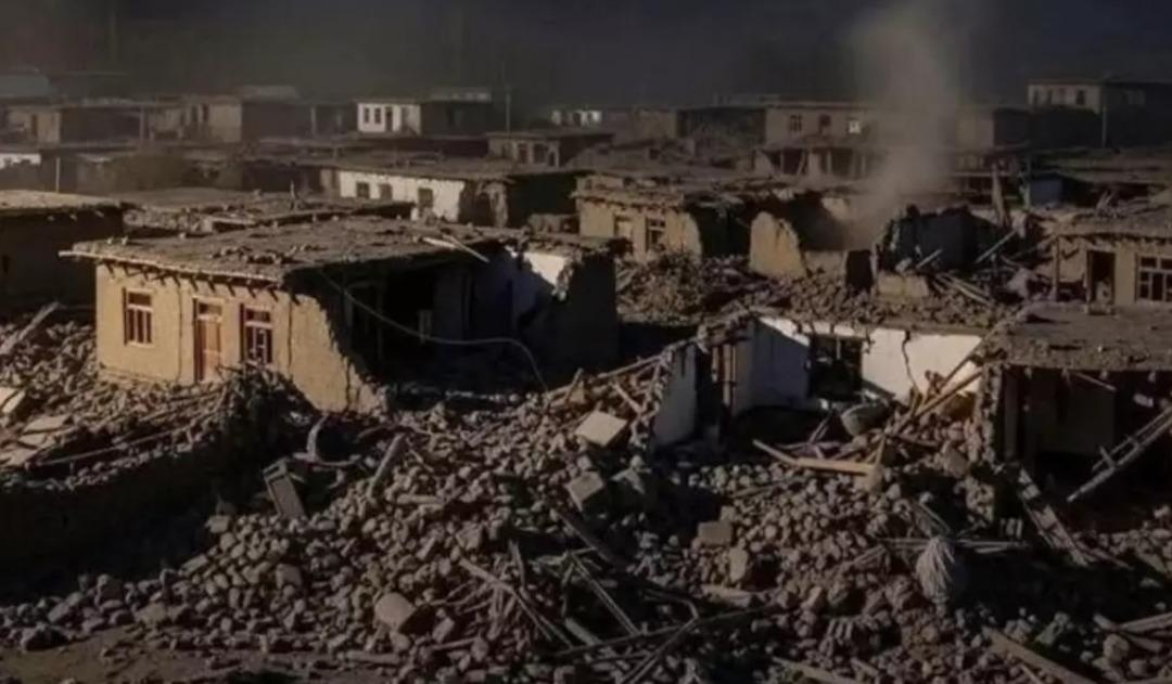 Afganistan da yine deprem! 5.2 büyüklüğünde 10 kilometre derinlikte... 1