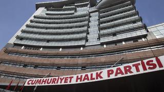 Çelik görevden alındı, Gürsel Tekin kayyum olarak atandı! CHP ayağa kalktı, açıklamalar peş peşe geldi