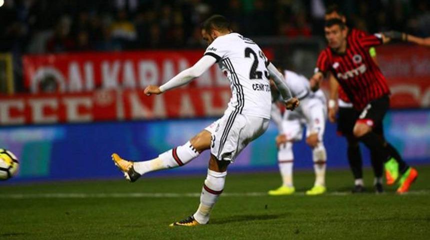 Newcastle scoutları Cenk Tosun'u izledi