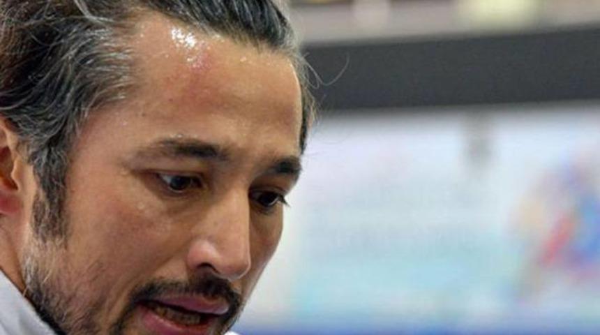 İlhan Mansız g&ouml;zyaşlarını tutamadı!