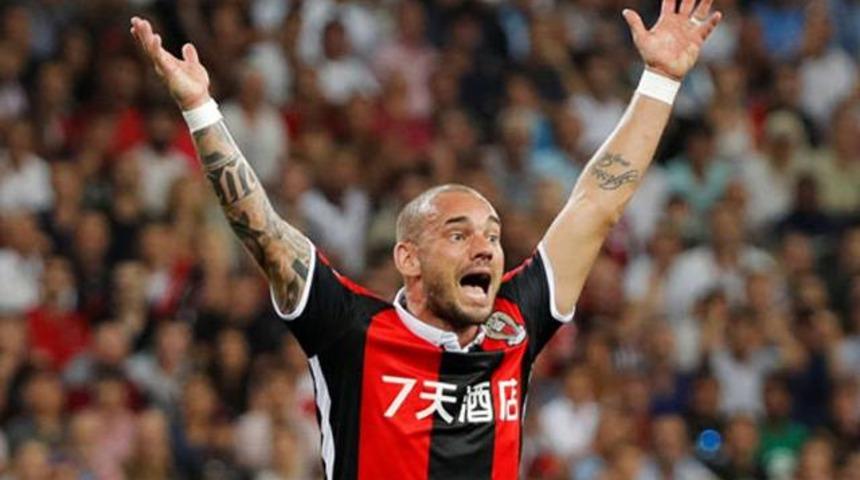 Wesley Sneijder herkesi şoka uğrattı