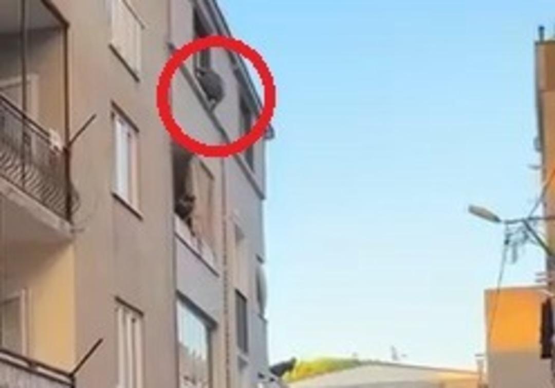 Bursa da dehşet anları! Önce çocuğunu sonra kendini aşağı attı 3