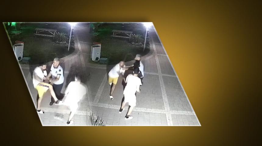 Yer: Adana! 13 yaşındaki çocuğu site ortasında dövdü, o anlar güvenlik kamerasına yansıdı