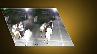 Yer: Adana! 13 yaşındaki çocuğu site ortasında dövdü, o anlar güvenlik kamerasına yansıdı