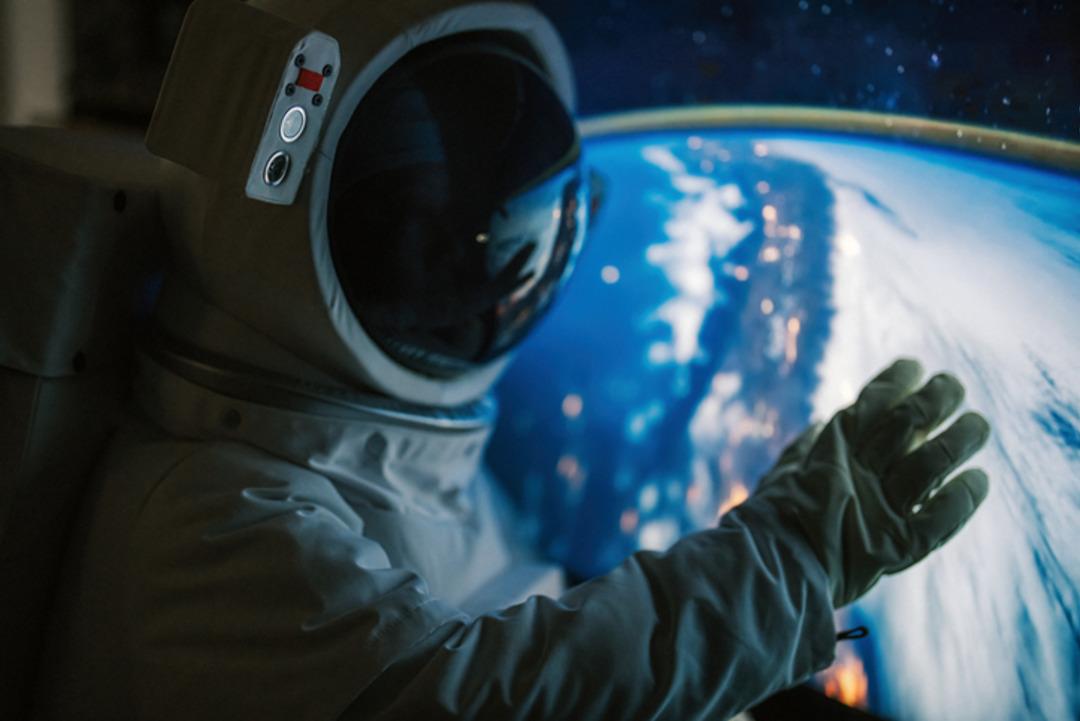 Astronot olduğunu söyleyip yaşlı kadını dolandırdı! Oksijen almak istediğini söyledi 2