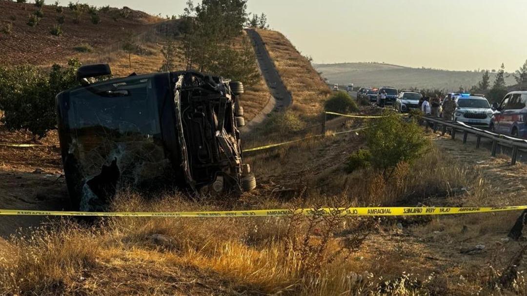 Yer: Şanlıurfa... Yolcu otobüsü devrildi! 27 kişi yaralandı 1