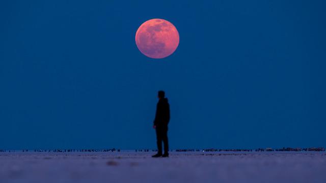 Tarih verildi! Gökyüzü kızıl renge bürünecek! Tam 82 dakika sürecek...