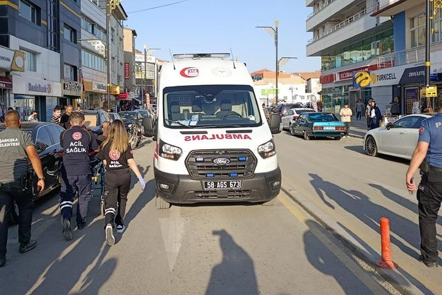 Sivas ta bir kişinin yaralandığı motosiklet kazası güvenlik kamerasında 1