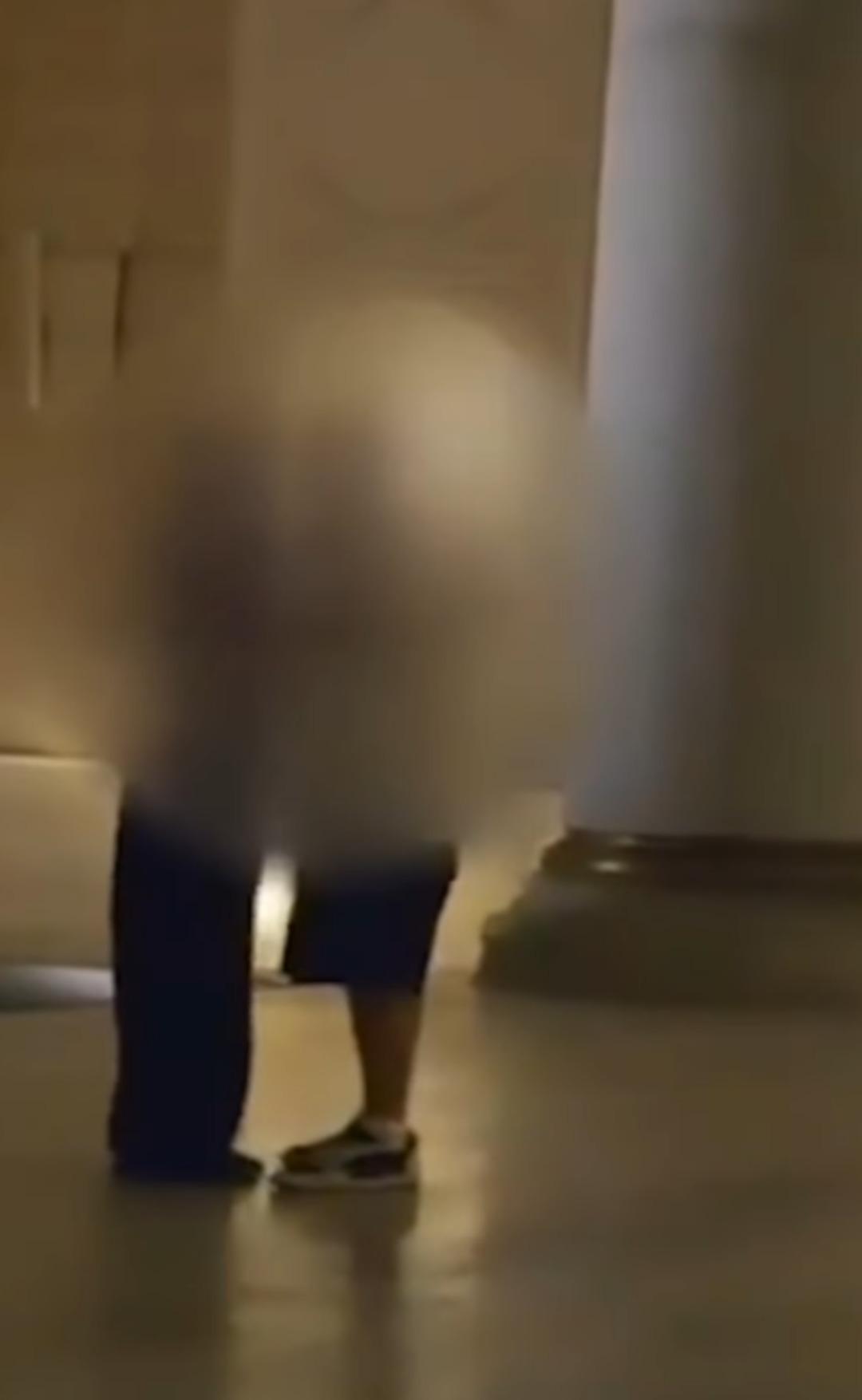 Camide skandal görüntü! İki turistin uygunsuz hareketleri tepki çekti! İstenen ceza belli oldu 2