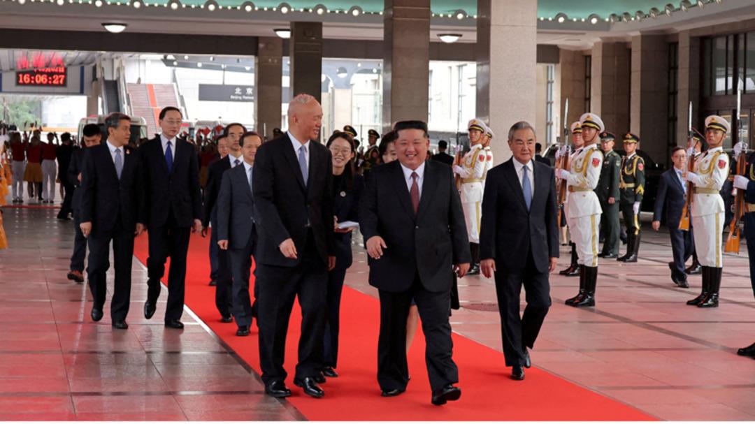 Varis babasının yanında yerini aldı: Kuzey Kore Lideri Kim Jong Un diplomatik ziyaretlerine kızını da götürdü 1