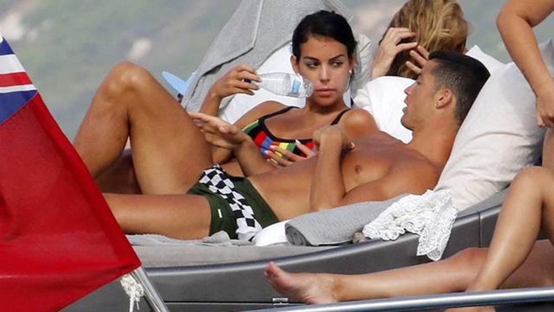 Ronaldo sevgilisini Natacha Sofia ile aldattı iddiası