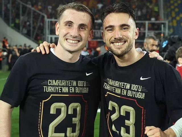 Yedikleri içtikleri ayrı gitmiyordu! Yunus Akgün'den milli takım kampında, Fenerbahçe'ye transfer olan Kerem Aktürkoğlu için antrenman sonrası olay hamle... Kerem'den anında yanıt geldi!