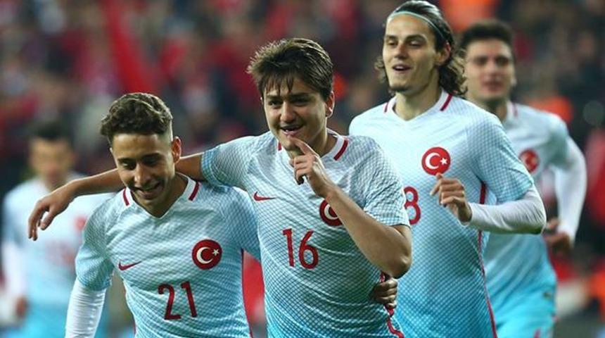 Galatasaray'da g&uuml;ndem Cengiz &Uuml;nder ve Enes &Uuml;nal