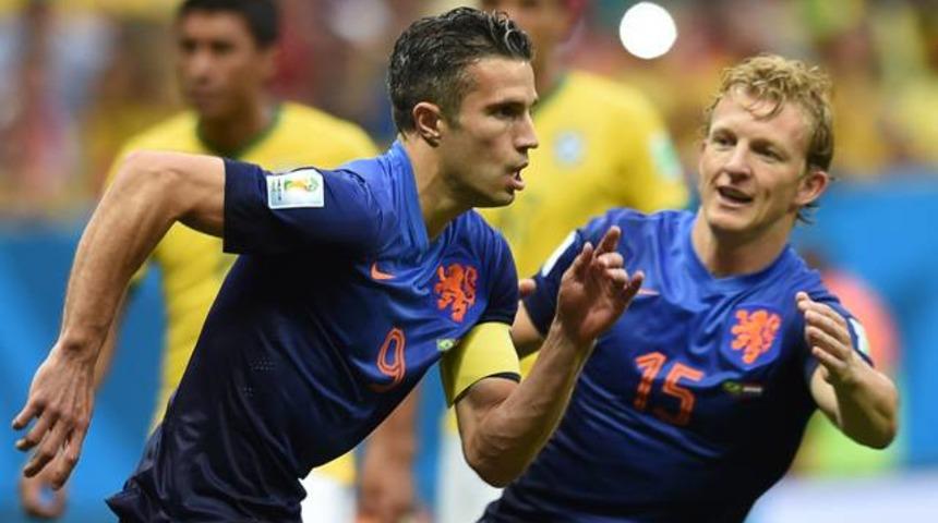 Kuyt: Van Persie Feyenoord&rsquo;a gelmeli