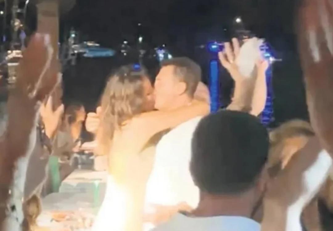 Fikret Orman ve Güzide Duran kimseyi umursamadı! Dudak dudağa halleri gündemde 1