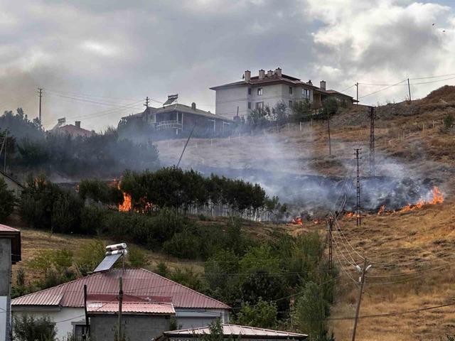 Yüksekova’da anız yangını 6