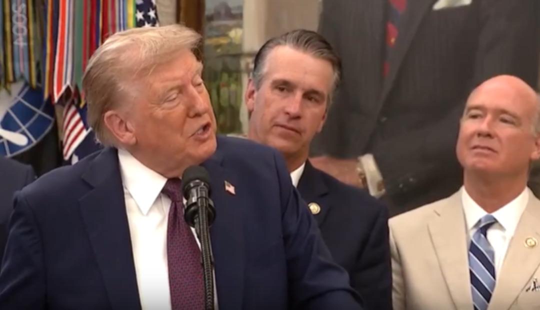 Beyaz Saray da gizemli olay! Pencereden fırlatıldı, açıklamalar kafa karıştırdı 2