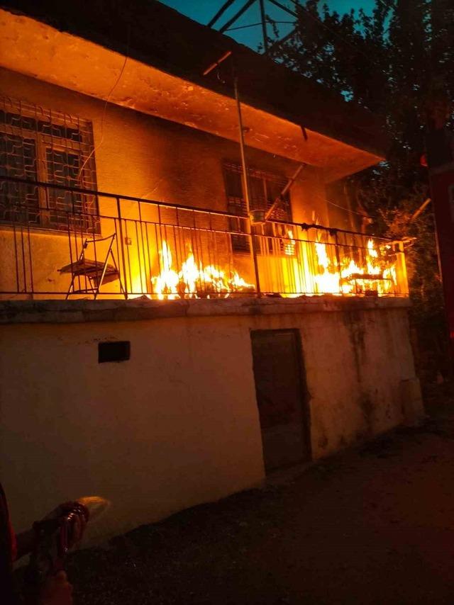 Ev yangını paniğe neden oldu 2