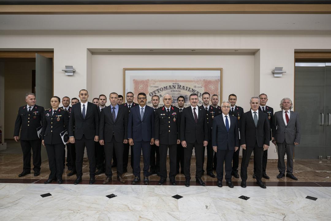 SPK eğiticinin eğitimi programının ilk mezunu jandarma oldu! Sertifikalarını aldılar 1