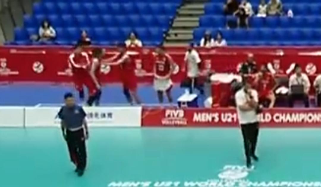 U21 Milli Voleybol Takımı nda skandal olay! Maç oynanırken yumruk yumruğa birbirlerine girdiler 1