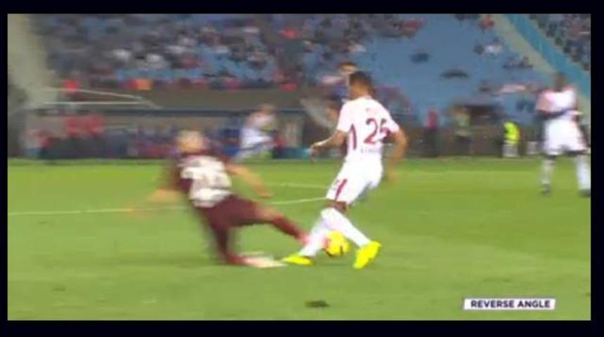 Galatasaraylılar'ı &ccedil;ıldırtan pozisyon! Bero ve Fernando...