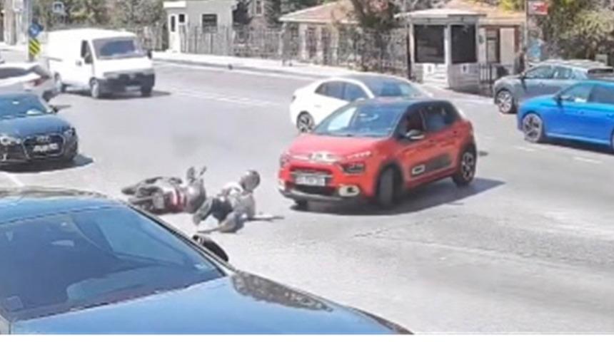 Üsküdar'da aynı noktada peş peşe kaza!