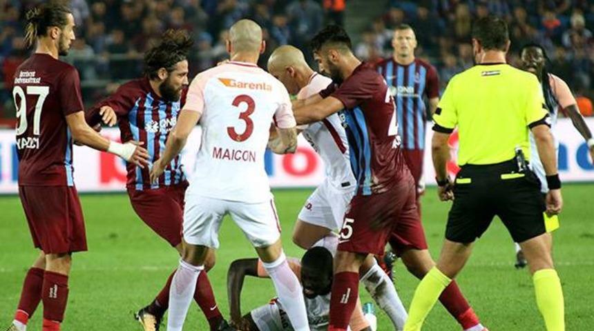 Olcay Şahan ve Feghouli'ye 3'er ma&ccedil; ceza