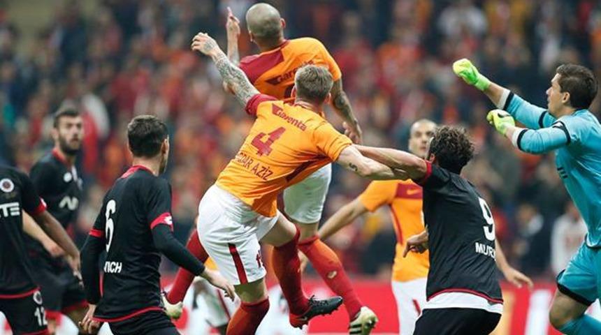 Serdar Aziz cezalı duruma d&uuml;şt&uuml;, Başakşehir ma&ccedil;ında yok