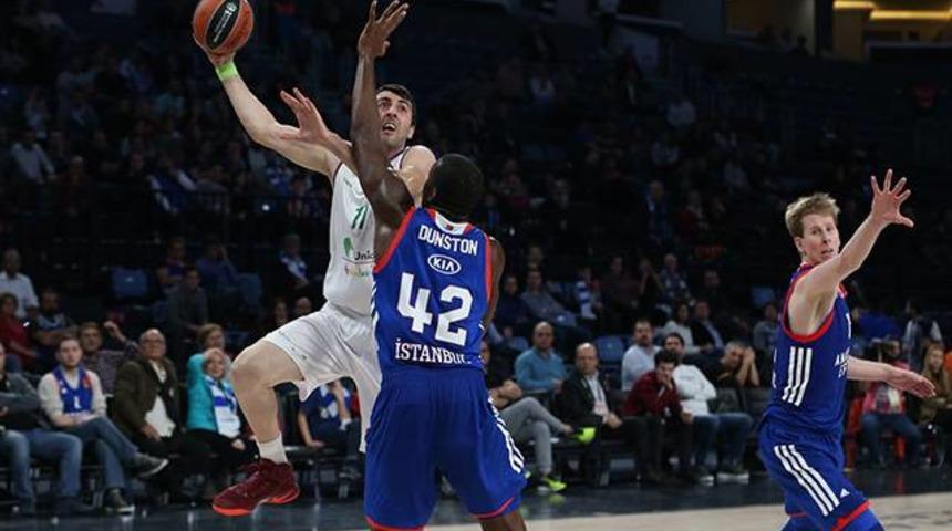 Anadolu Efes 79 - 74 Unicaja Malaga