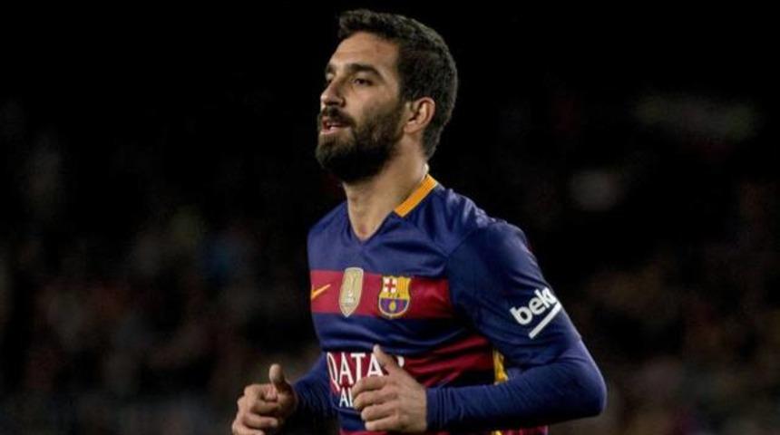 Canlı yayında a&ccedil;ıkladı: Arda Turan futbolu bıraktı!