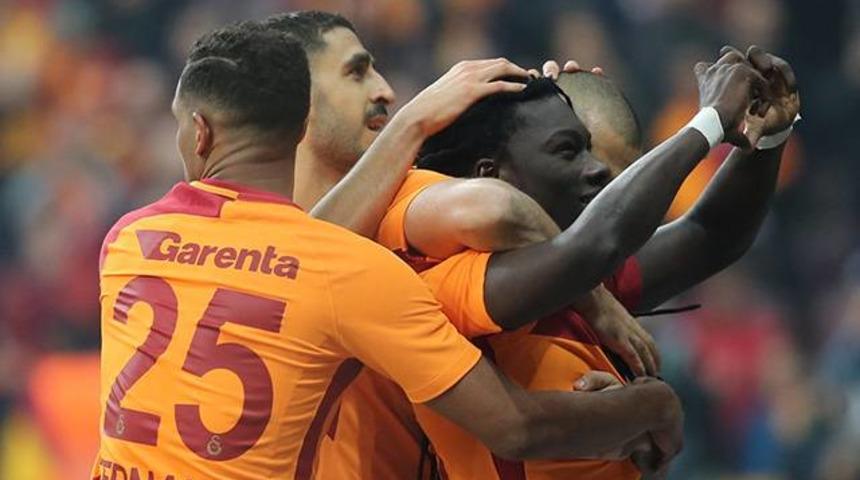 Galatasaray y&ouml;netimi futbolculara 6 milyon euro &ouml;deme yaptı