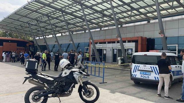 Otogarda kızını vuran babayı vatandaşlar darbetti 1
