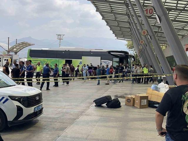 Otogarda kızını vuran babayı vatandaşlar darbetti