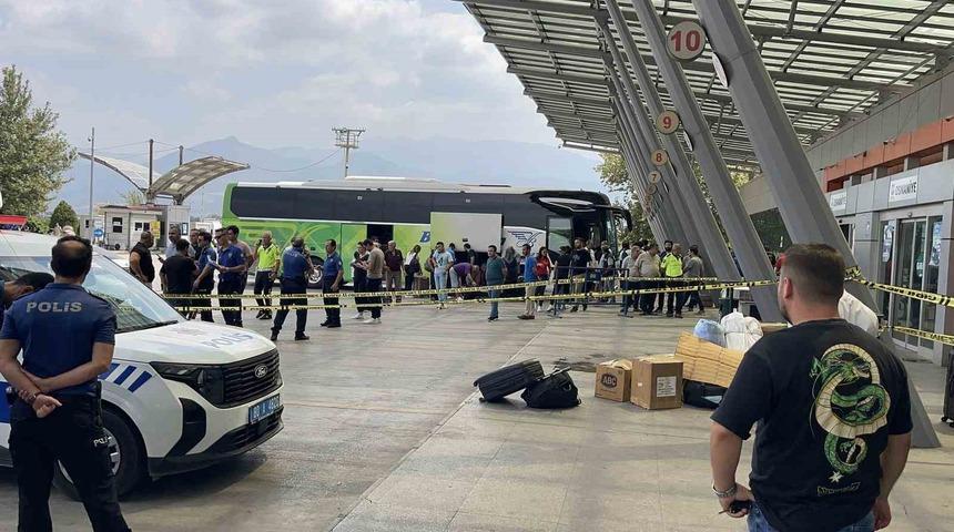 Otogarda kızını vuran babayı vatandaşlar darbetti