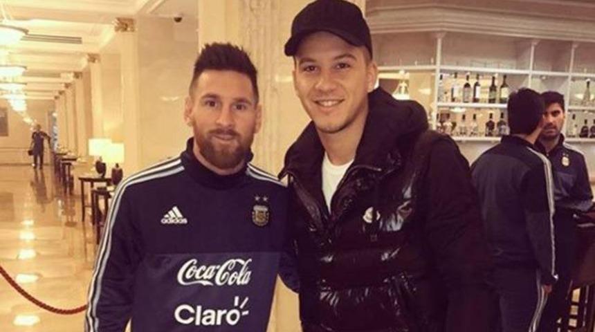 Messi yıldız golc&uuml;y&uuml; tanımadı!